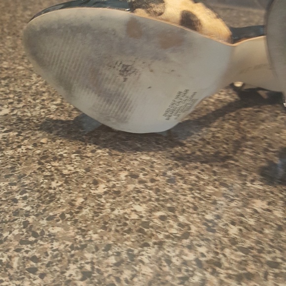 Shoe - Picture 4 of 4